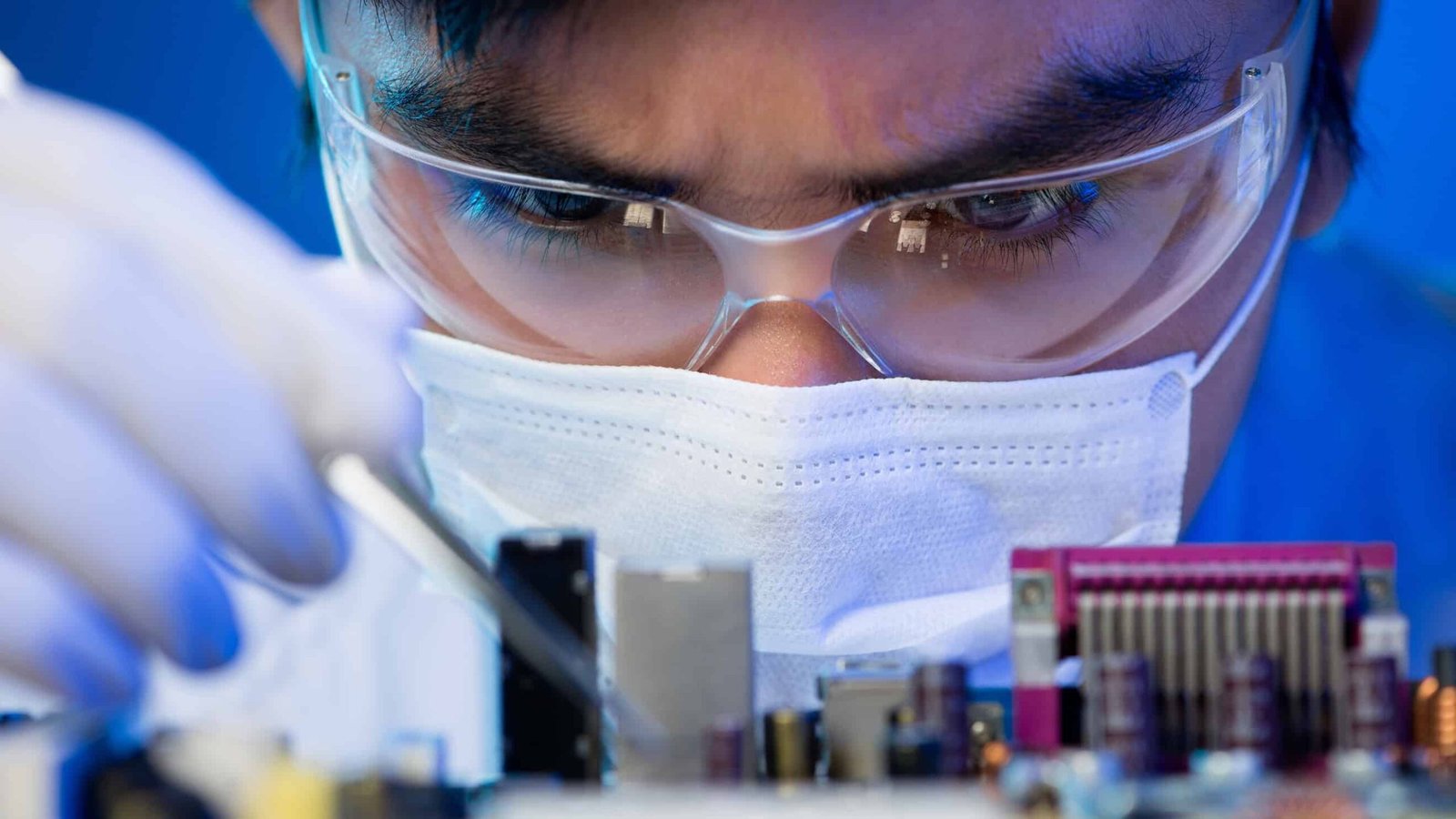 Electronics engineer